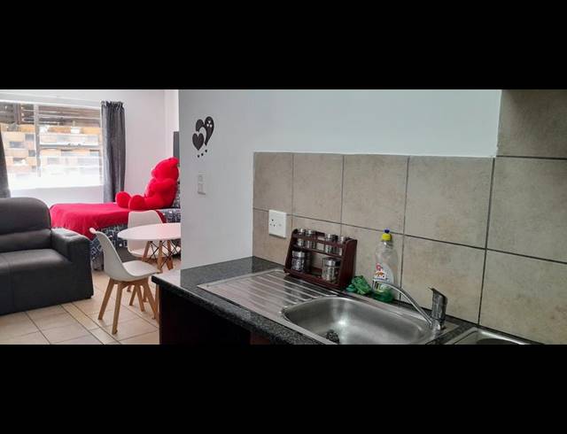 1 BEDROOM APARTMENT FOR SALE IN BRAAMFONTEIN